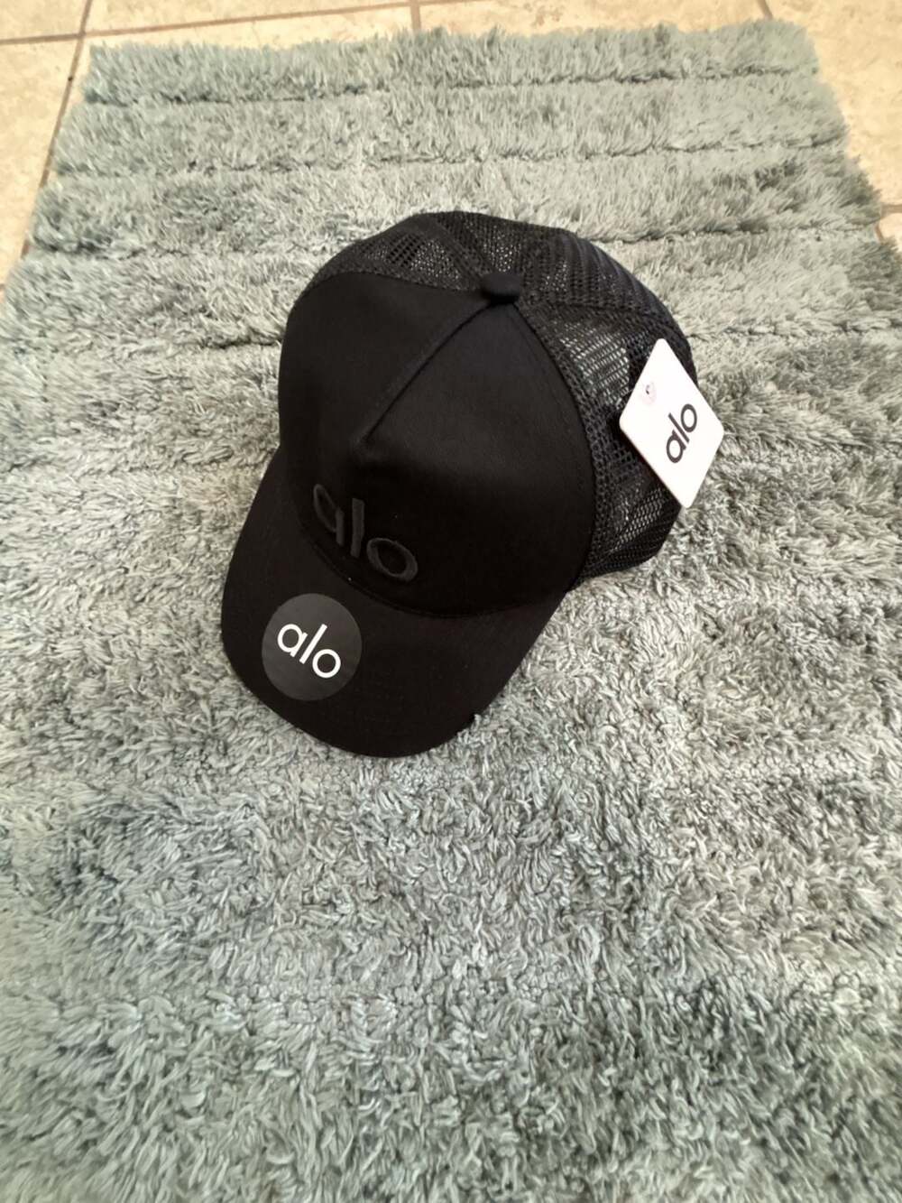 Alo Yoga Trucker Hat - Black